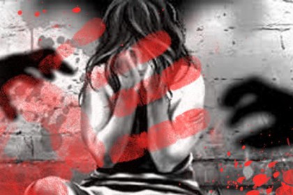 ‌ধর্ষণ এড়াতে চলন্ত অ্যাম্বুলেন্স থেকে তরুণীর ঝাঁপ 