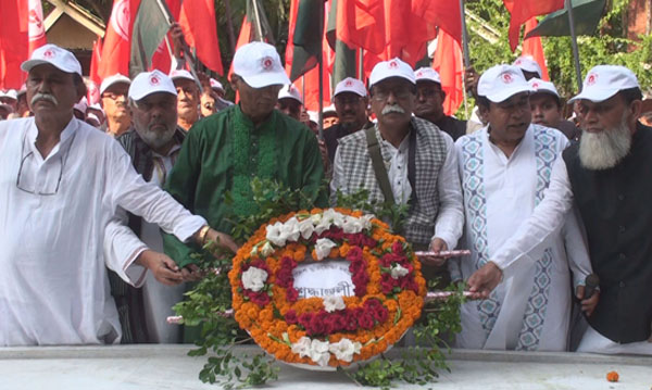 জাতির পিতার সমাধীতে মুক্তিযোদ্ধা মহাজোটের শ্রদ্ধা