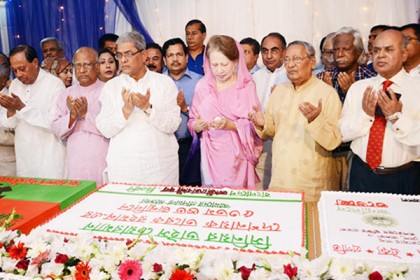 তারেকের জন্মদিনে কেক কাটলেন খালেদা