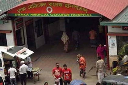 
ঢামেকে এক কোটি ২৩ লাখ টাকার এক্সরে ফিল্ম নষ্ট, ক্ষোভ প্রকাশ
