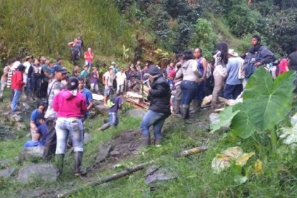 কলম্বিয়ায় বাস খাদে পড়ে নিহত ১৪