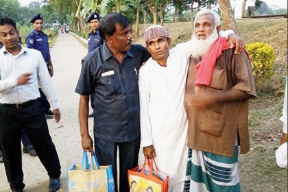 দেশে ফিরলেন সিজোফ্রেনিয়ায় আক্রান্ত বাংলাদেশি যুবক