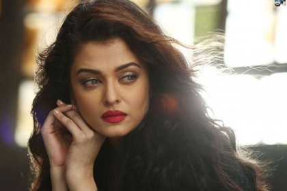 চোখের পানি ধরে রাখতে পারলেন না ঐশ্বরিয়া 