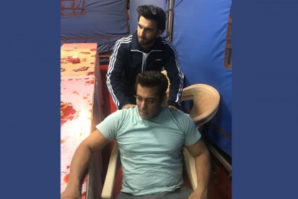 রেস থ্রি’র সেটে সালমানের সঙ্গে এ কী করলেন রণবীর!