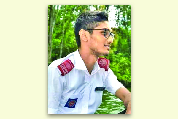 বাসের ধাক্কায় ইস্পাহানী কলেজের ছাত্র নিহত