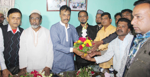 নোয়াখালীতে ট্রাক-পিকআপ মালিক সমিতির সভাপতিকে সংবর্ধনা