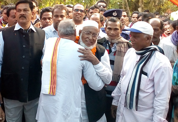 ‘জন্মভূমির প্রতি দরদ থাকলে নৌকায় ভোট দিন’