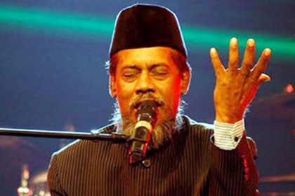 দুই দফা জানাজা শেষে নেত্রকোনার পথে বারী সিদ্দিকীর মরদেহ