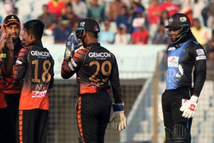 পয়েন্ট টেবিলের শীর্ষে মাহমুদউল্লাহ রিয়াদের খুলনা