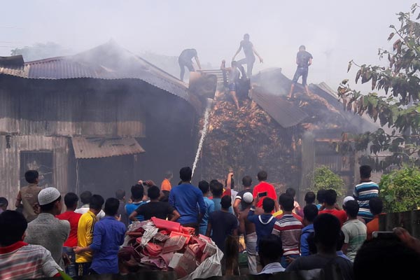 শরীয়তপুরে অগ্নিকাণ্ডে ৫টি গুদাম ভস্মীভূত