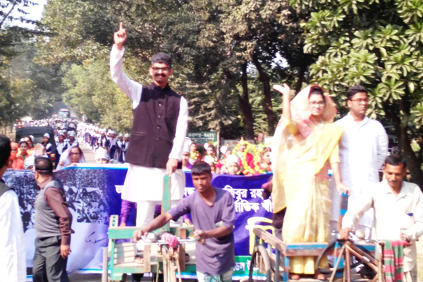 মির্জাপুরে আনন্দ শোভাযাত্রায় হাজারো মানুষ