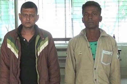 নাটোরে দুই ছিনতাইকারী আটক


