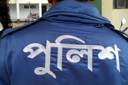 সাভারে মামলার ভয় দেখিয়ে আটক দুই ব্যক্তিকে অর্থের বিনিময়ে মুক্তি