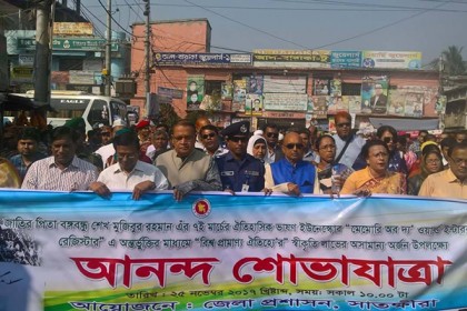 সাতক্ষীরায় আনন্দ শোভাযাত্রা 