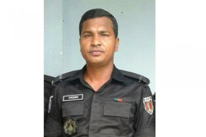 গাজীপুরে মাইক্রোবাসের ধাক্কায় র‌্যাব কর্মকর্তা নিহত