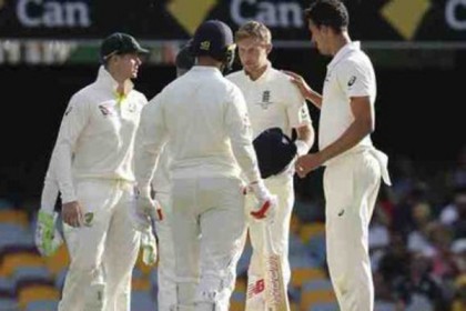 স্টার্কের বাউন্সারে ভেঙে গেল রুটের হেলমেট (ভিডিও)
