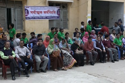 বিসিএস শিক্ষকদের অনির্দিষ্টকালের কর্মবিরতির হুঁশিয়ারি 
