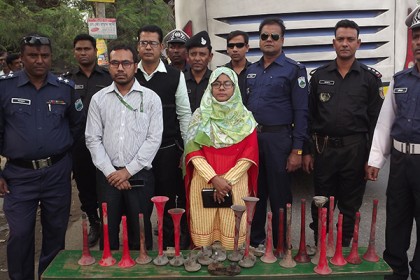 বগুড়ায় সড়কে অভিযান চালিয়ে হাইড্রোলিক হর্ন জব্দ
