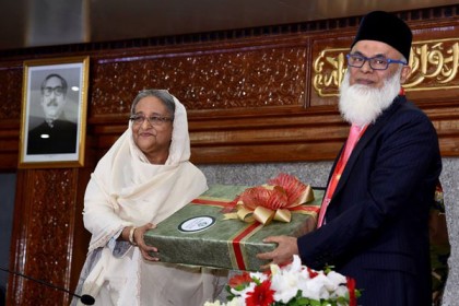 প্রধানমন্ত্রীর ত্রাণ তহবিলে ব্যাংকার্সদের কম্বল প্রদান