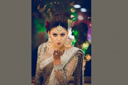 উর্বশীর শাড়ির ওজন ৪০ কেজি!