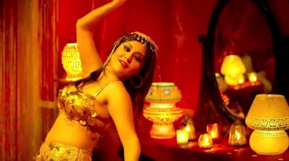 ঘনিষ্ঠ হতে গিয়ে নার্ভাস স্বস্তিকা!