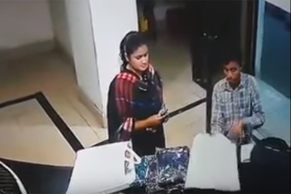 অনলাইন শপে অর্ডার করে অভিনব উপায়ে নারীর প্রতারণা (ভিডিও)