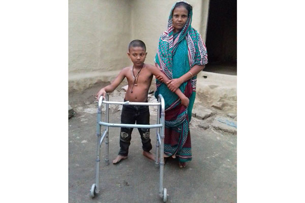 একটি প্রতিবন্ধী কার্ডের জন্য দ্বারে দ্বারে ঘুরছে এলাহী!

