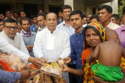 ফরিদপুরে শীতার্তদের জন্য শীতবস্ত্র বিতরণ

