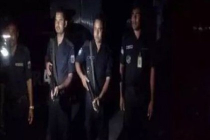 চাঁপাইনবাবগঞ্জের জঙ্গি আস্তানাটি আগুনে পুড়ে গেছে 