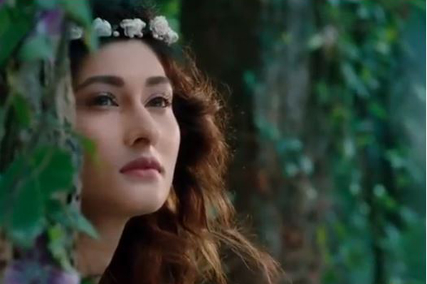 বিজ্ঞাপনে মুগ্ধতা ছড়ালেন সাকিব পত্নী শিশির
