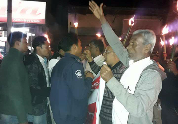 দিনাজপুরে হরতালের সমর্থনে মিছিল, পুলিশী বাধায় পণ্ড