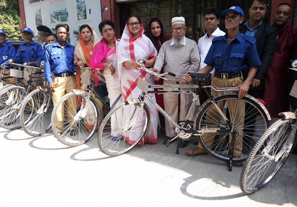 প্রধানমন্ত্রীর উপহার পেলেন  সিলেটের গ্রাম পুলিশরা
