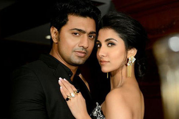 বাংলায় টাইটানিকের রিমেকে দেব, গুজব বললেন রুক্মিণী