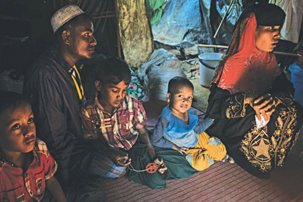যে রোহিঙ্গা পরিবারের সঙ্গে সাক্ষাৎ করবেন পোপ