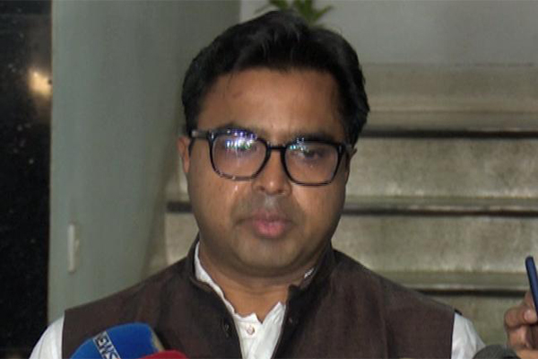 'এখন আমার কাছে সবকিছু অন্ধকার মনে হচ্ছে'