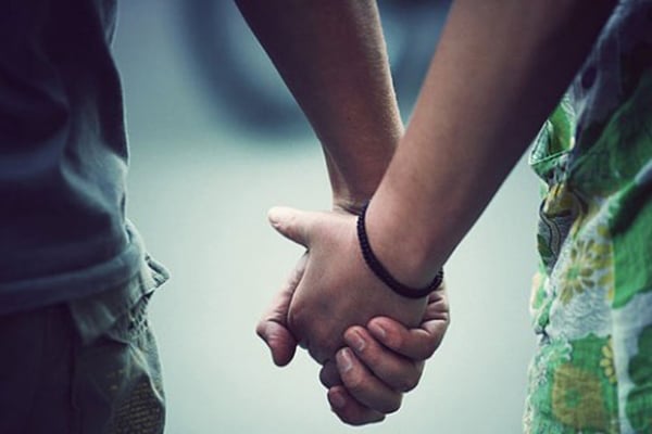 ভাতিজার হাত ধরে চাচি উধাও!