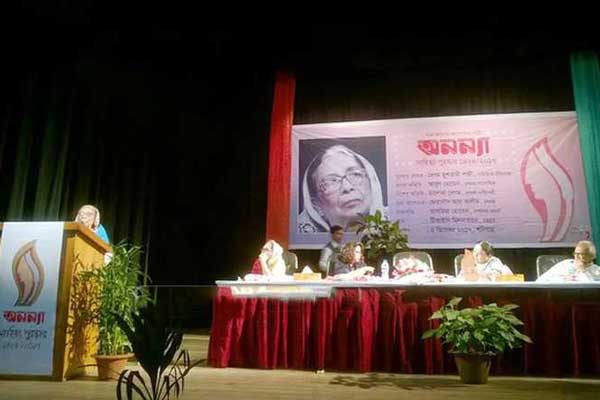 অনন্যা সাহিত্য পুরস্কার পেলেন বেগম মুশতারী শফী