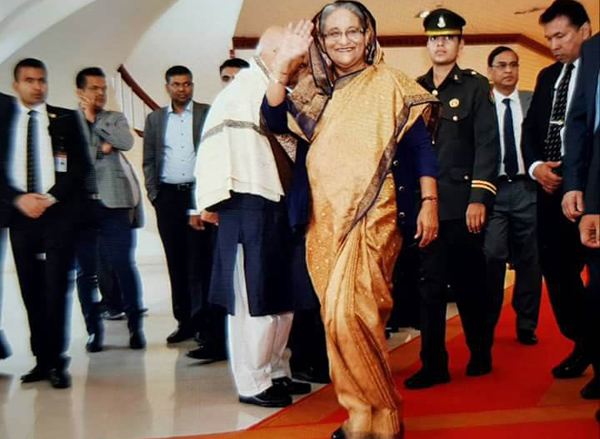 কম্বোডিয়া গেলেন প্রধানমন্ত্রী