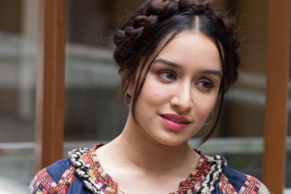আমেরিকান অভিনেত্রীর বিকিনি পরা ছবি পোস্ট করে 'ট্রোলড' শ্রদ্ধা 