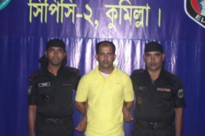 কুমিল্লায় হাতবোমা ও গুলিসহ শীর্ষ সন্ত্রাসী আটক