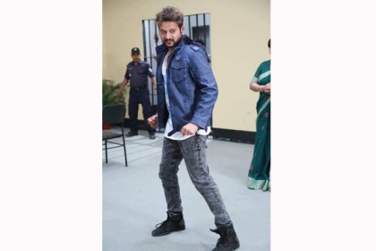 থানায় ঢুকে সাইমনের ভাঙচুর!