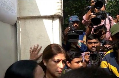 স্কুলে ঢুকতে বাধা রূপা গাঙ্গুলী ও সৌমিত্র রায়কে