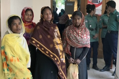 বরিশালে যাত্রীবেশী নারী চোর চক্রের ৪ সদস্য আটক