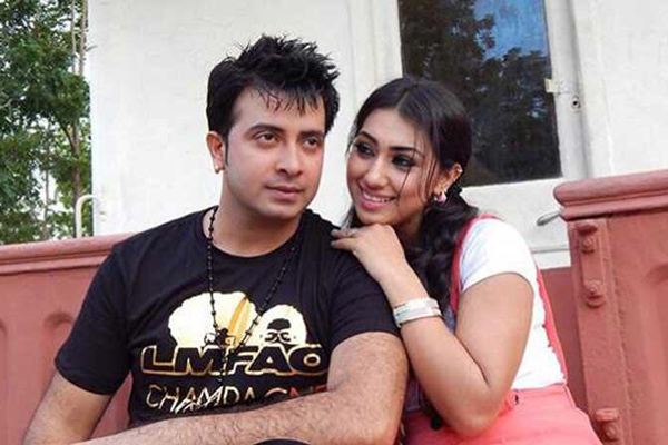 কথিত বয়ফ্রেন্ডকে নিয়ে অপু ভারতে গিয়েছেন, শাকিবের নোটিশে এটাও কারণ