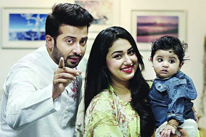 ফেসবুকে একটাই প্রশ্ন, জয় এখন কার কাছে থাকবে?