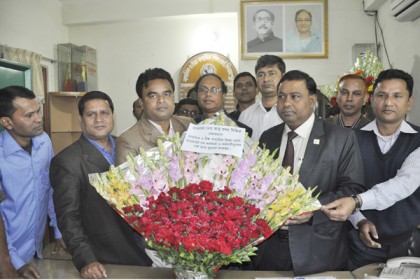 দিনাজপুর শিক্ষা বোর্ডের নবাগত চেয়ারম্যানের দায়িত্ব গ্রহণ