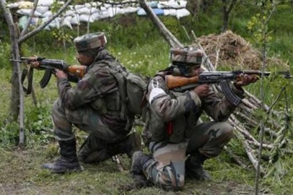 কাশ্মীরে সেনা-জঙ্গি সংঘর্ষে নিহত ৩