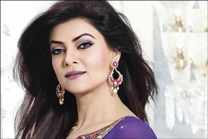হৃত্বিকের সঙ্গে প্রকাশ্যেই ঘনিষ্ঠ সুস্মিতা!
