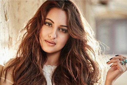 বলিউডে পুরুষরা বেশি নিরাপত্তাহীনতায় ভোগে: সোনাক্ষী