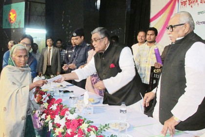 আওয়ামী লীগ ক্ষমতায় না আসলে দেশ পিছিয়ে যাবে: খন্দকার মোশাররফ